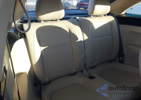 2018 Volkswagen Beetle 2.0T Se из США, поврежденный, VIN 3VWJD7AT1JM701863